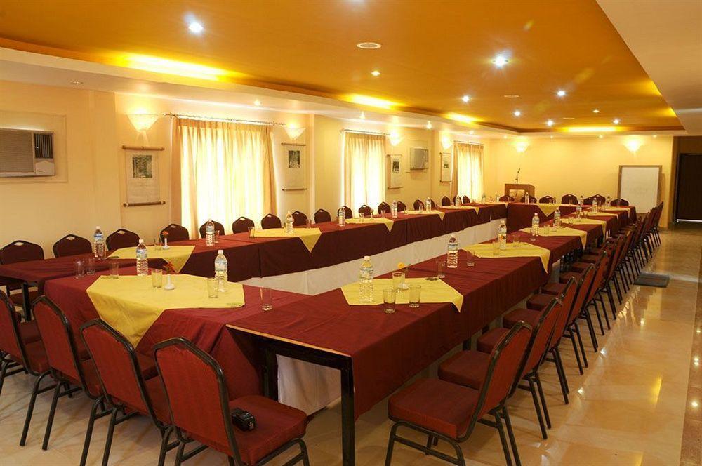 Royal Astoria Hotel Katmandu Zewnętrze zdjęcie