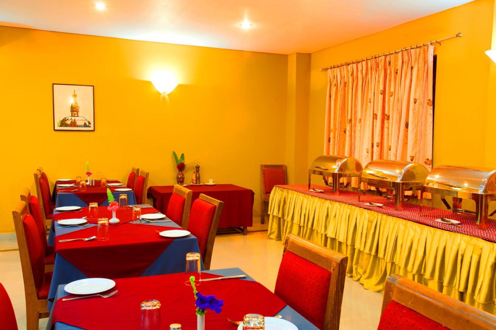 Royal Astoria Hotel Katmandu Zewnętrze zdjęcie