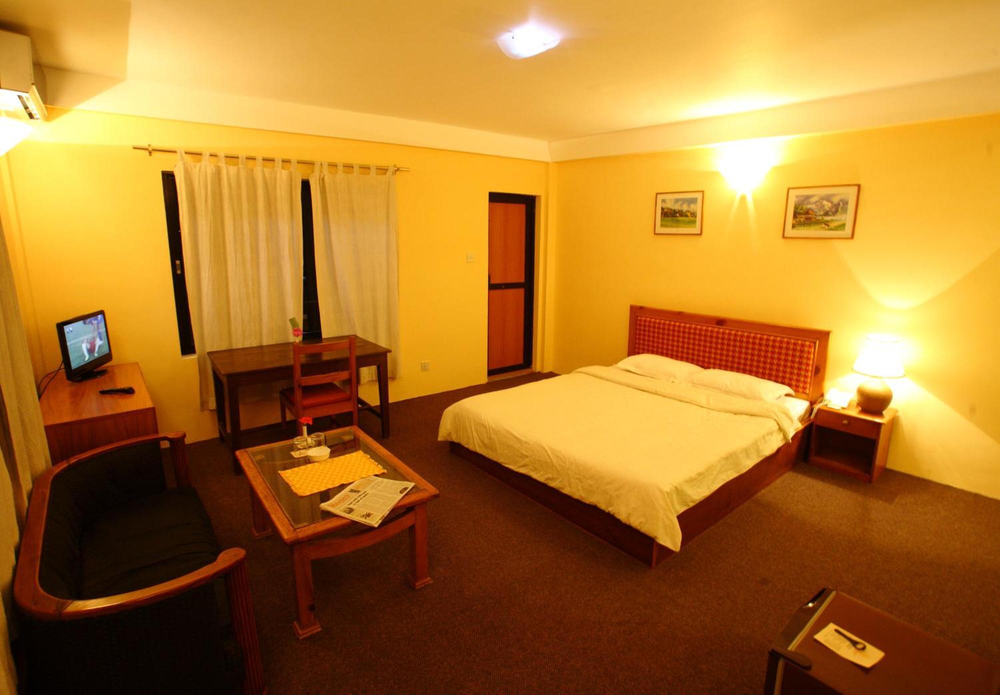 Royal Astoria Hotel Katmandu Zewnętrze zdjęcie