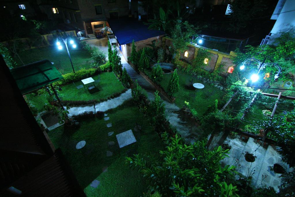 Royal Astoria Hotel Katmandu Zewnętrze zdjęcie