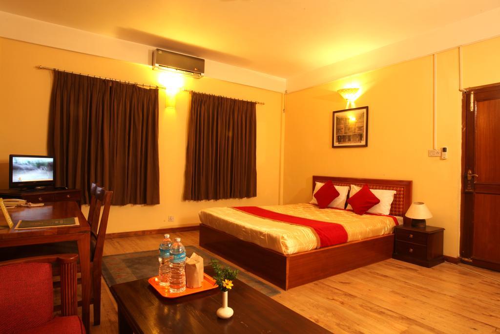 Royal Astoria Hotel Katmandu Zewnętrze zdjęcie