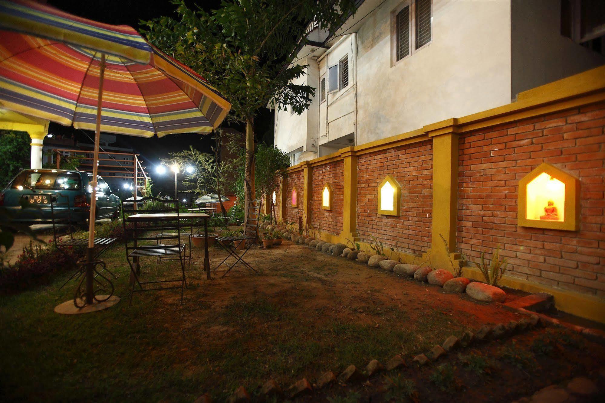 Royal Astoria Hotel Katmandu Zewnętrze zdjęcie