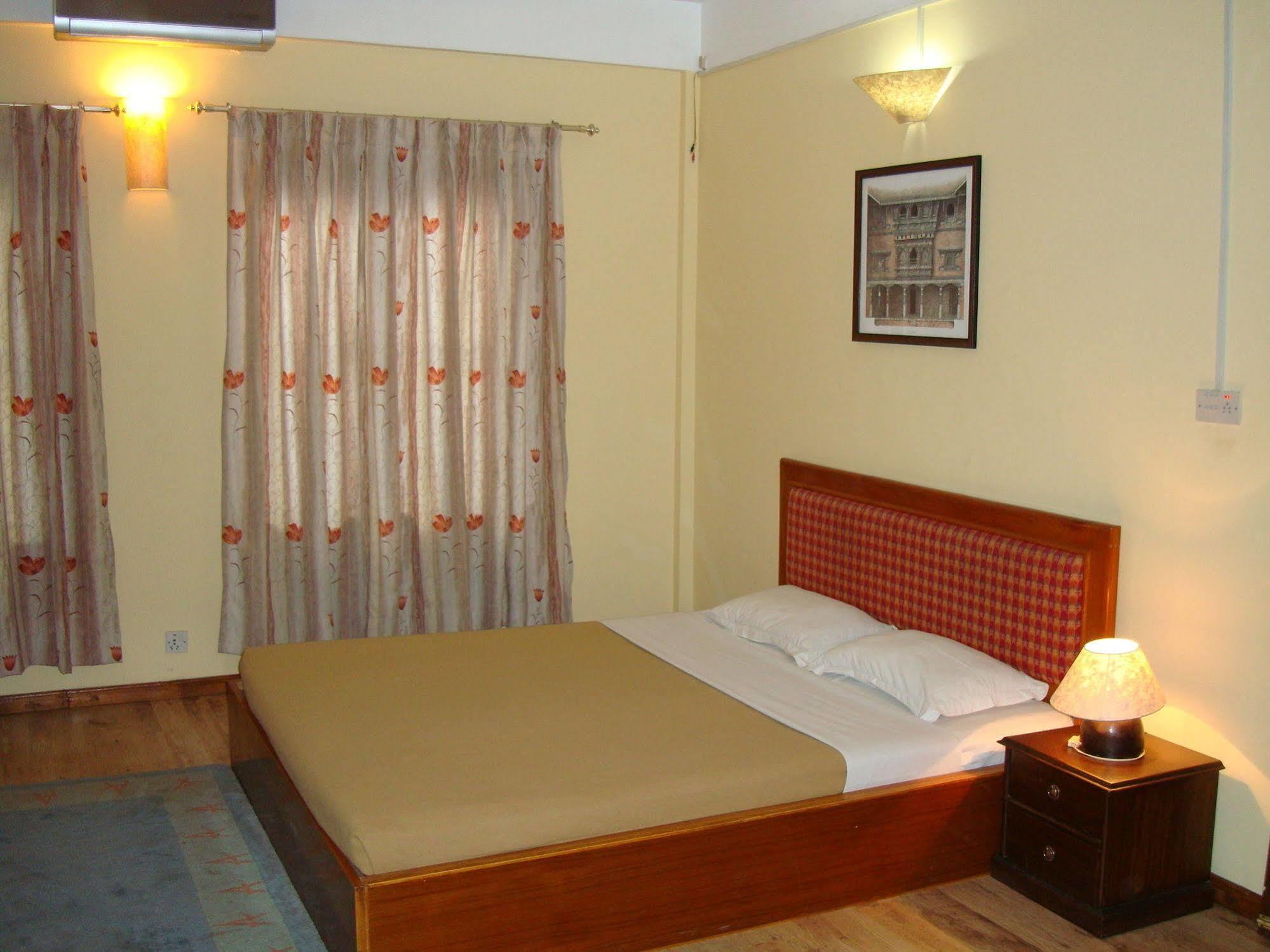 Royal Astoria Hotel Katmandu Zewnętrze zdjęcie