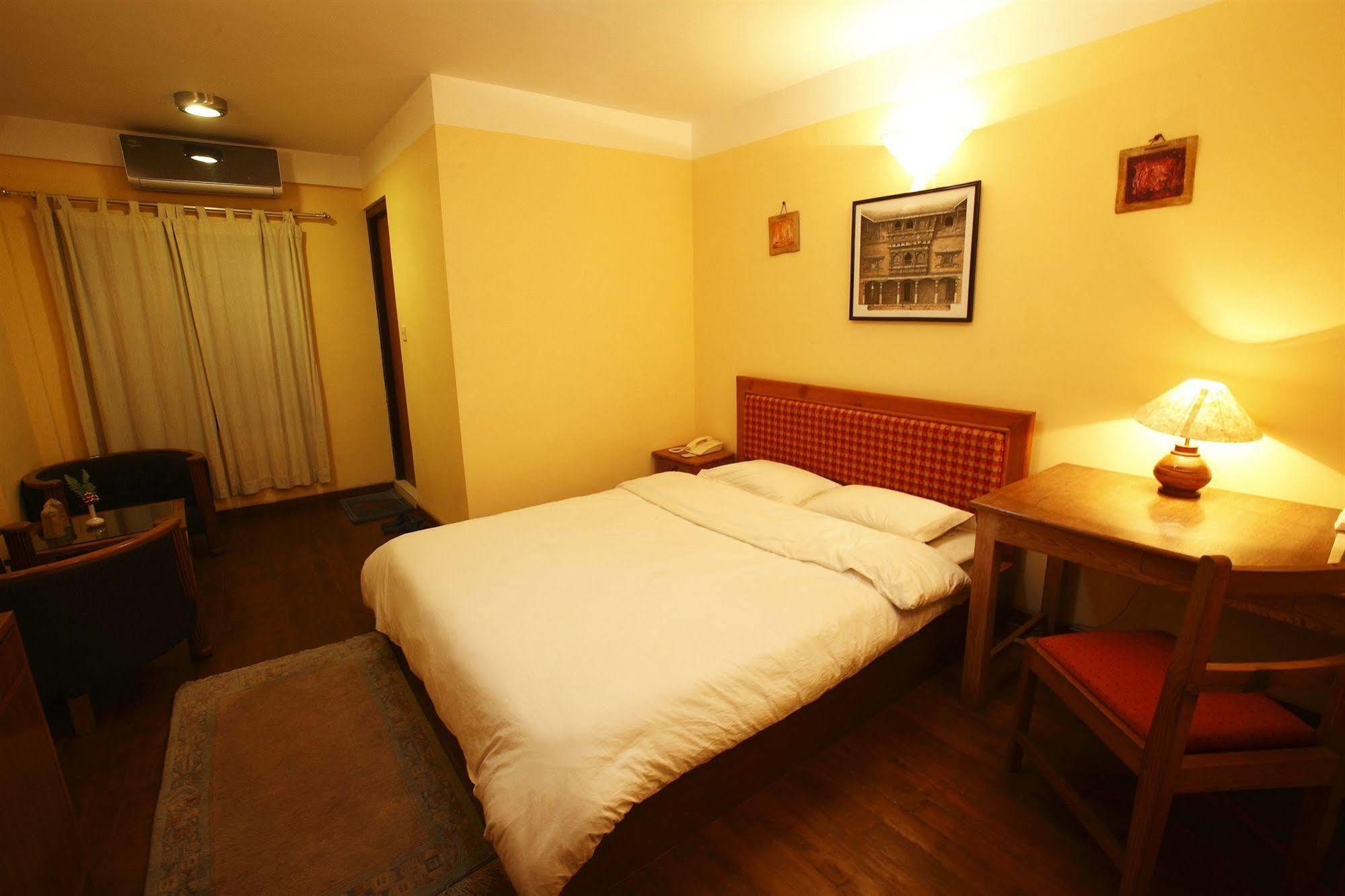 Royal Astoria Hotel Katmandu Zewnętrze zdjęcie
